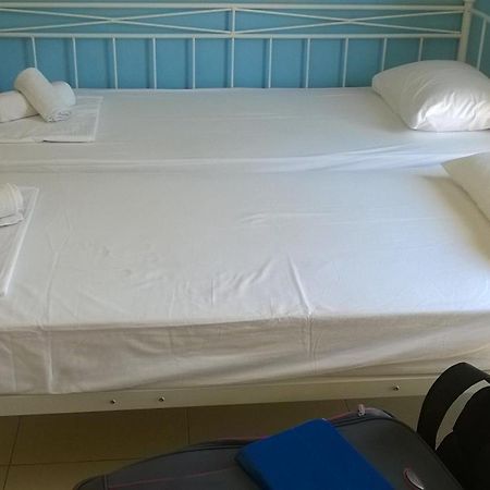 Giannmary Apartment Palaiochora Ngoại thất bức ảnh