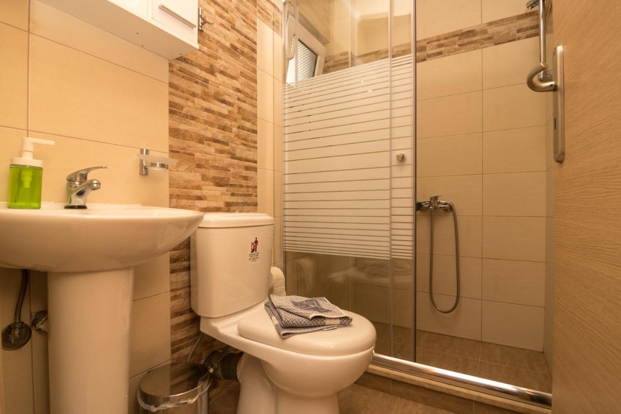 Giannmary Apartment Palaiochora Ngoại thất bức ảnh