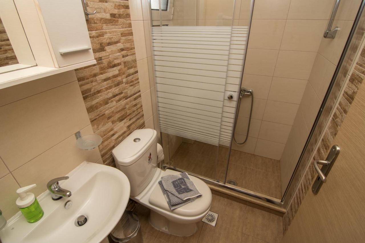 Giannmary Apartment Palaiochora Ngoại thất bức ảnh