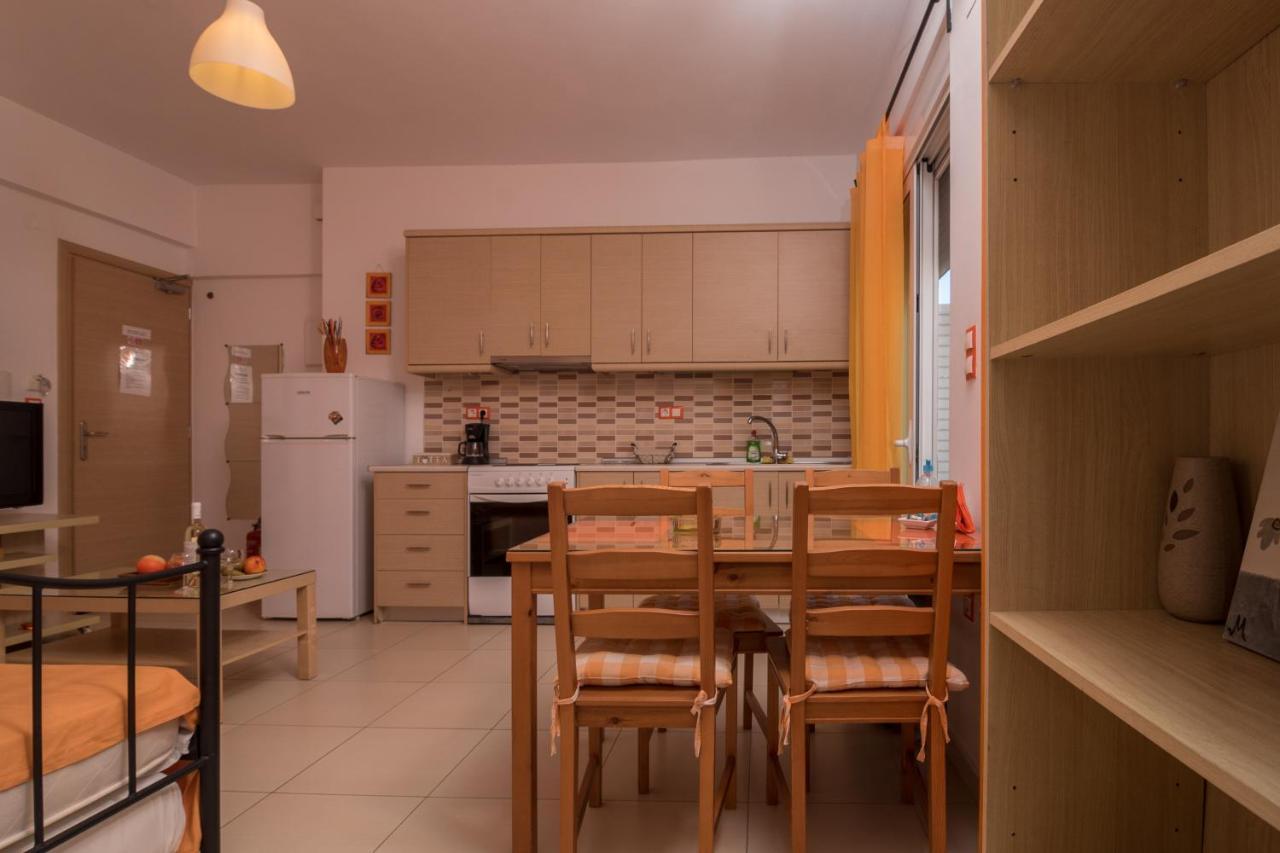 Giannmary Apartment Palaiochora Ngoại thất bức ảnh