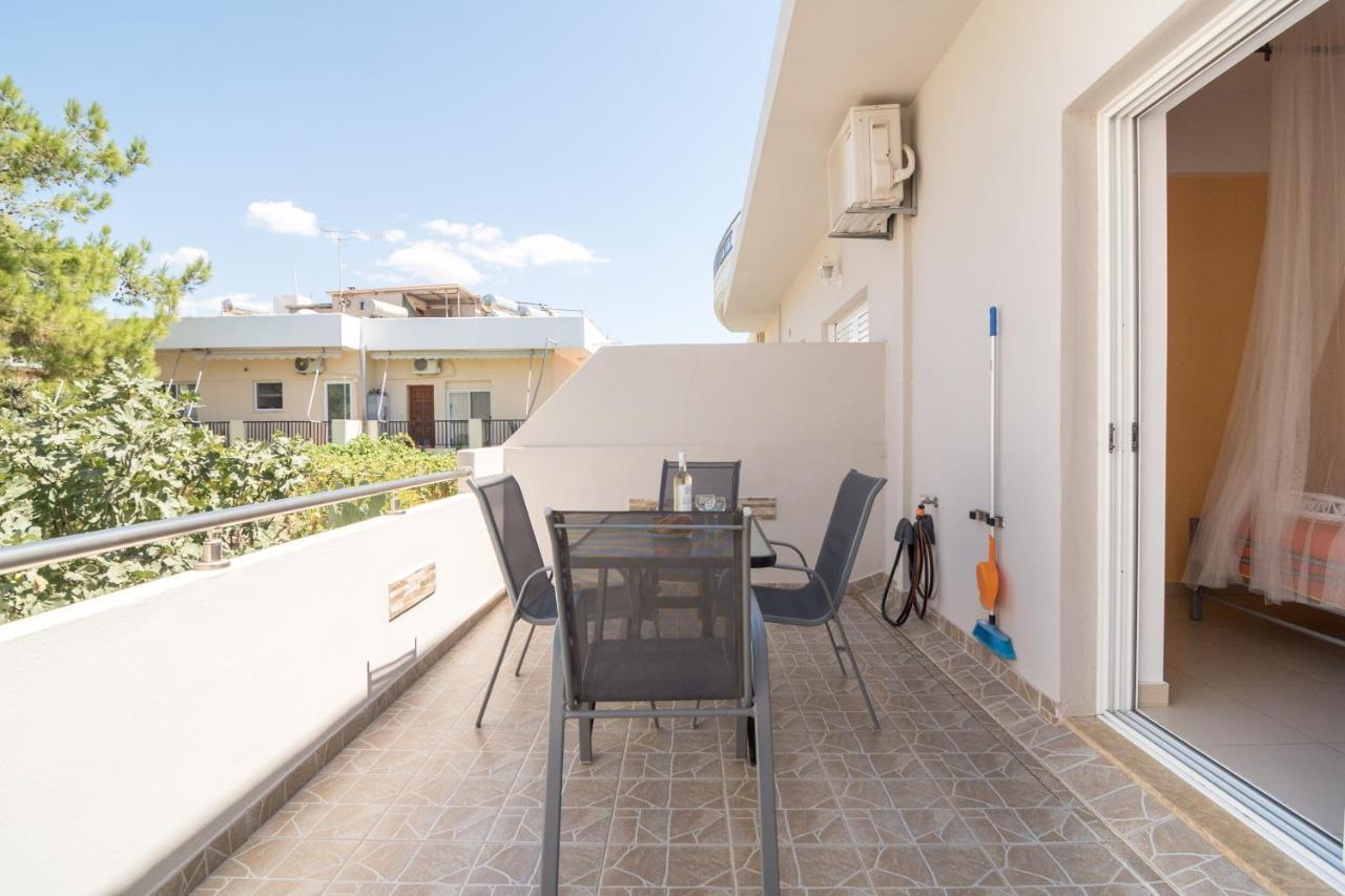 Giannmary Apartment Palaiochora Ngoại thất bức ảnh