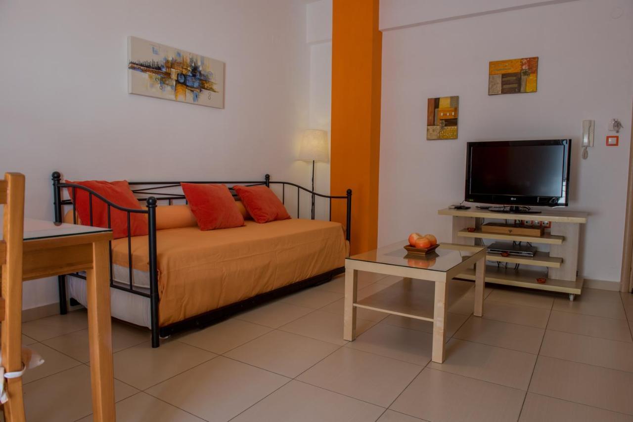 Giannmary Apartment Palaiochora Ngoại thất bức ảnh