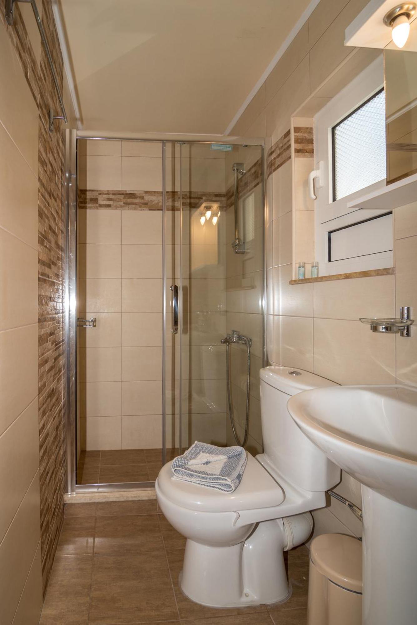 Giannmary Apartment Palaiochora Ngoại thất bức ảnh