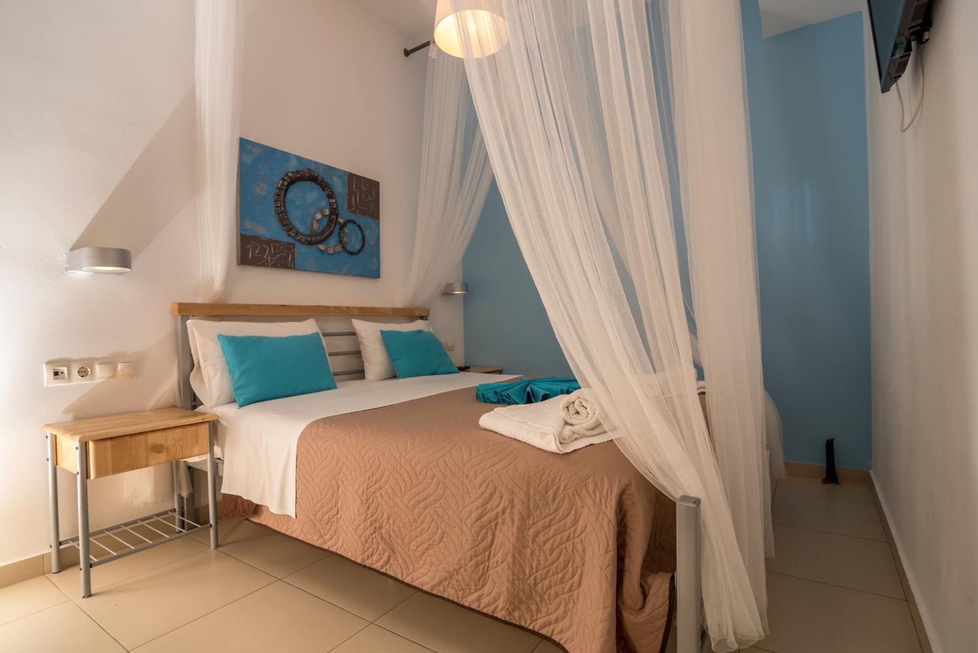 Giannmary Apartment Palaiochora Ngoại thất bức ảnh