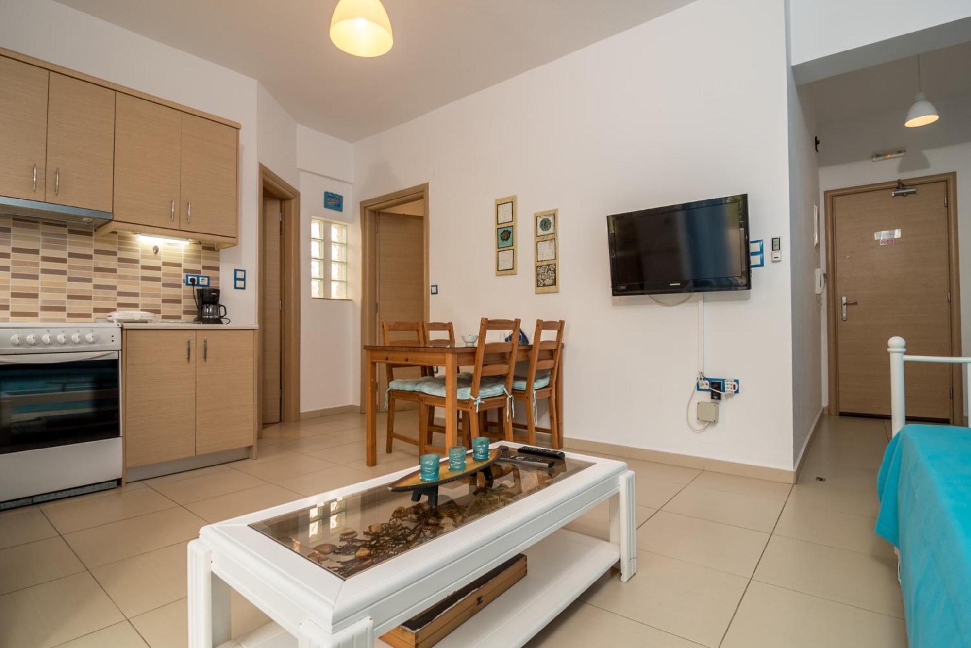 Giannmary Apartment Palaiochora Ngoại thất bức ảnh