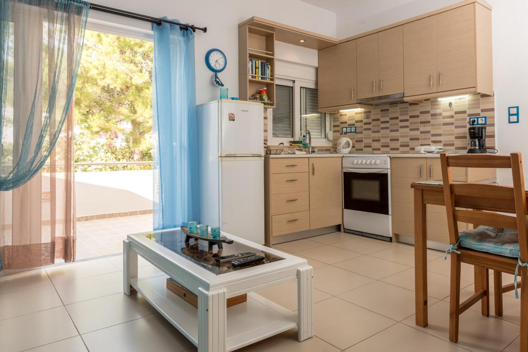 Giannmary Apartment Palaiochora Ngoại thất bức ảnh