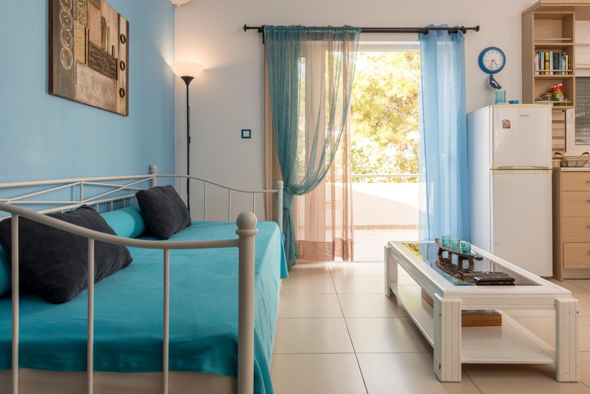 Giannmary Apartment Palaiochora Ngoại thất bức ảnh
