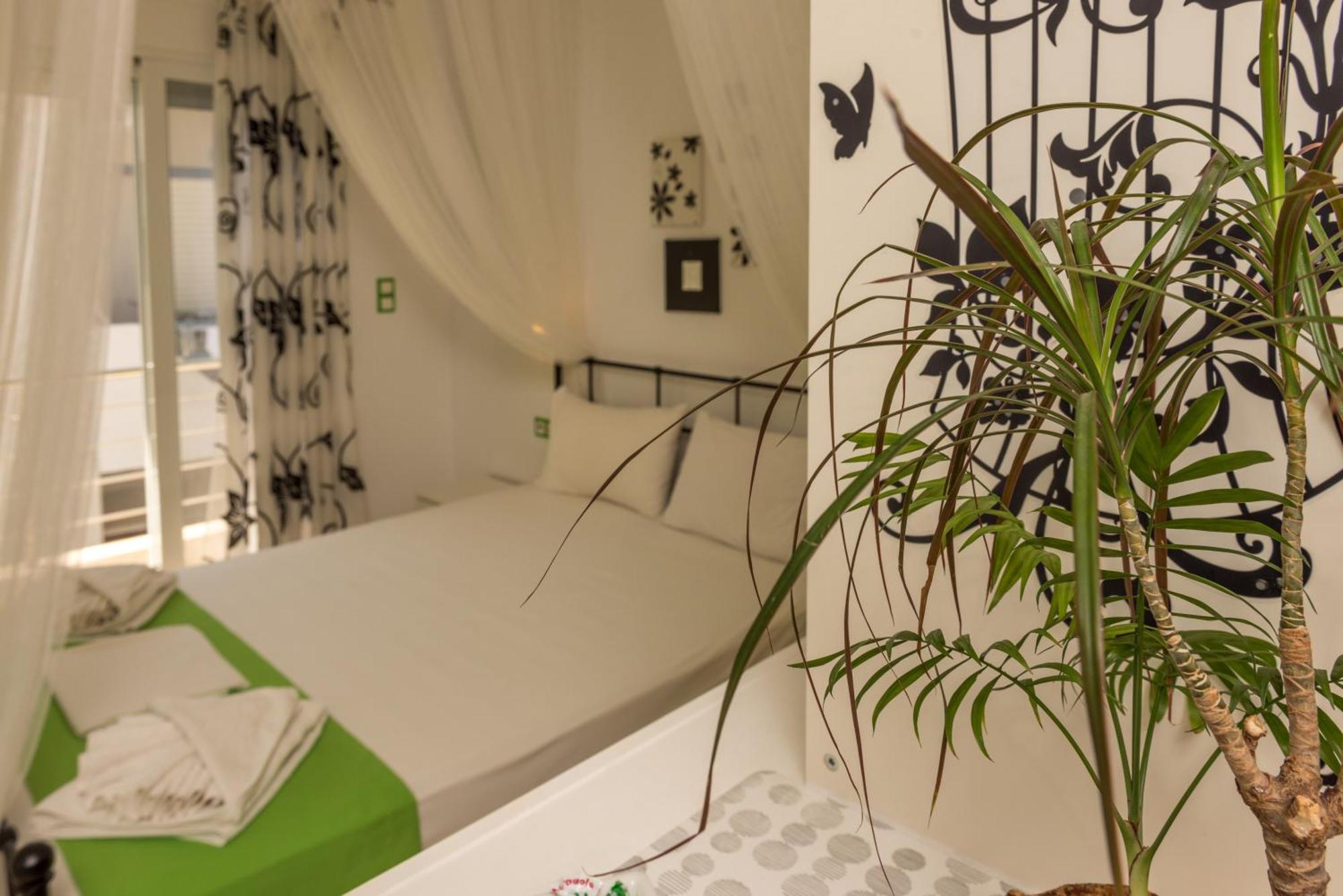 Giannmary Apartment Palaiochora Ngoại thất bức ảnh