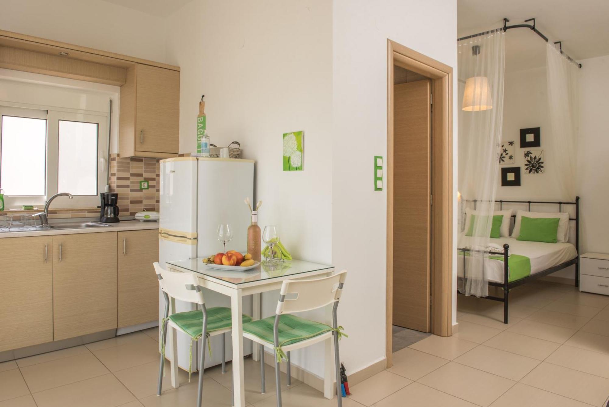 Giannmary Apartment Palaiochora Ngoại thất bức ảnh